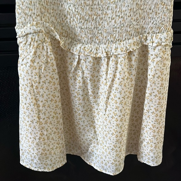 Floral Smocked Top - Picture 3 of 6